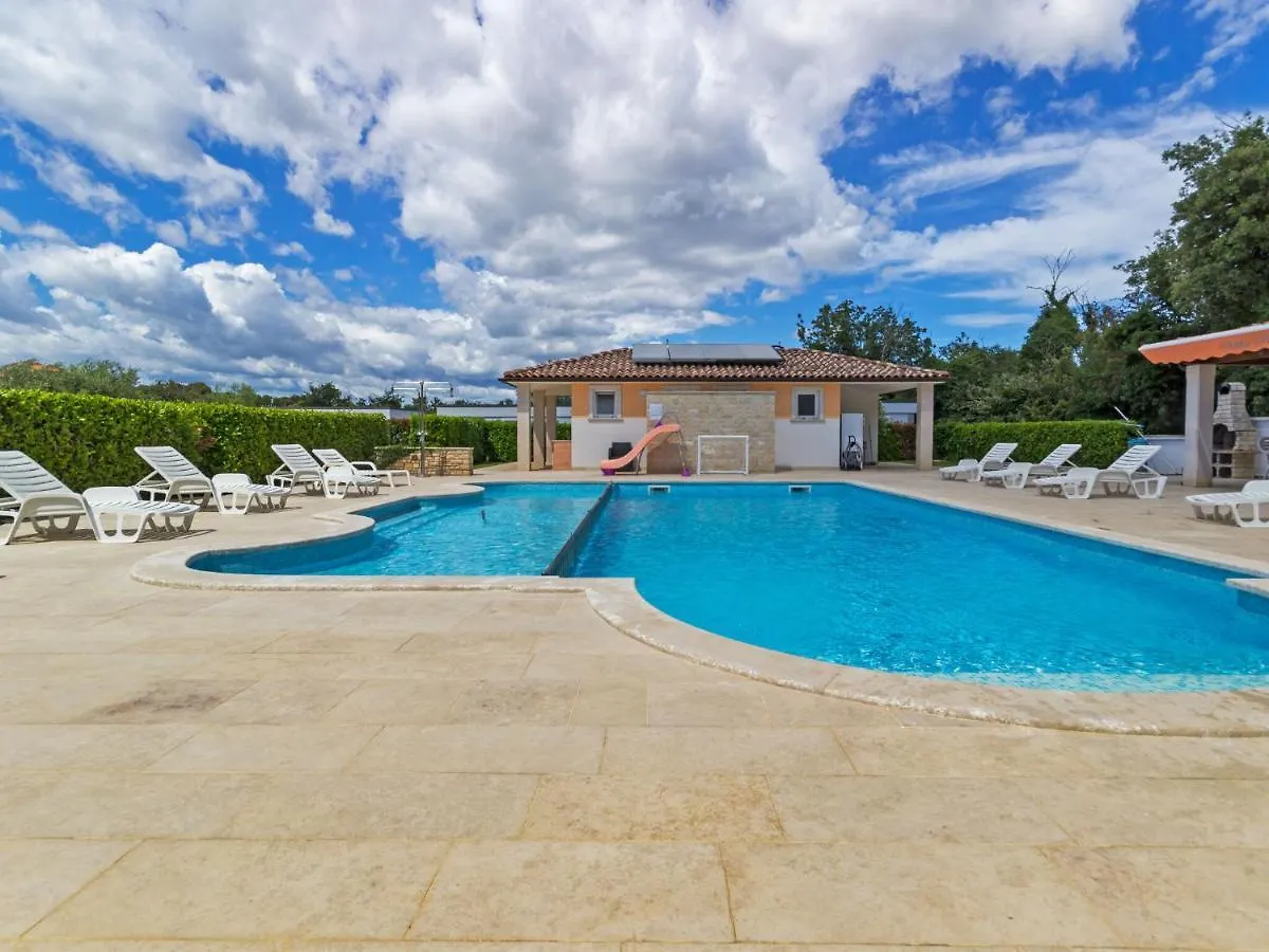 Lovely Apartment In Banjole Near Beach And Town Centre 0*,